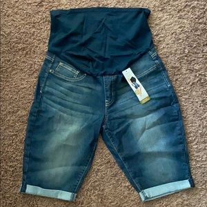 Levi Strauss maternity skinny shorts